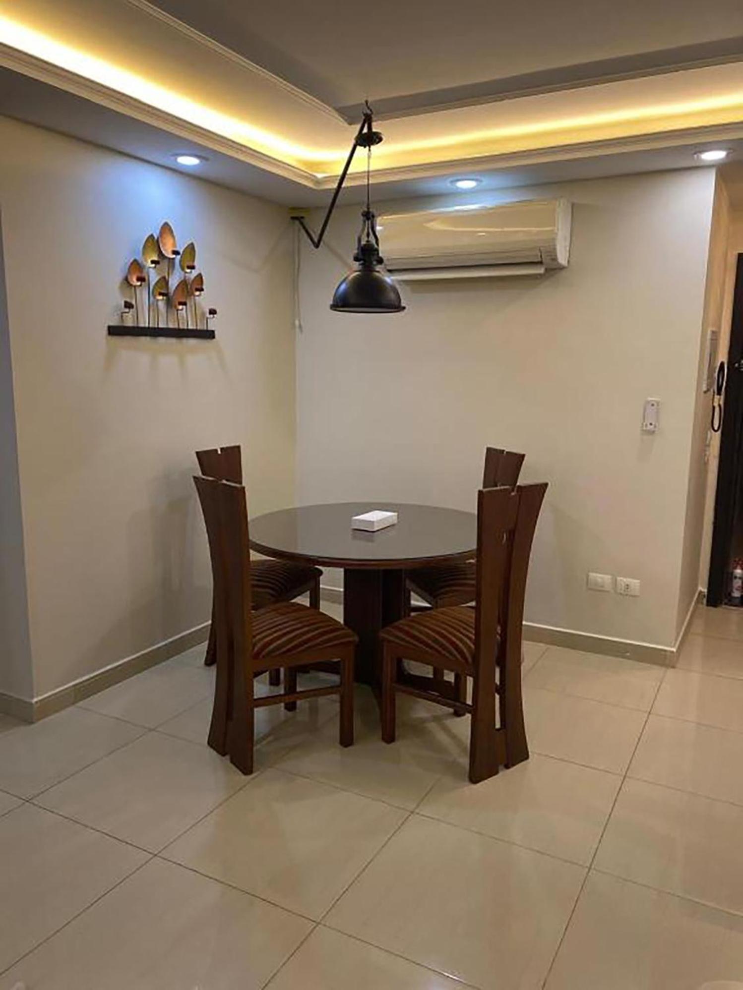 Luxury 1br Near The Airport Apartment