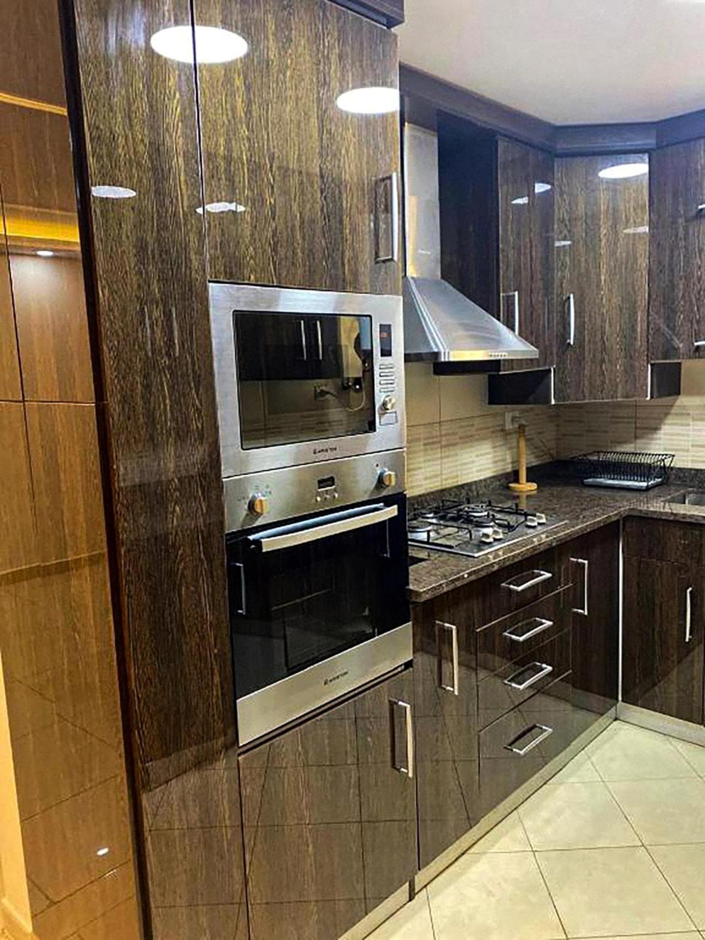 Luxury 1br Near The Airport Apartment *